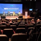 Congresso corporativo com palco, telão e transmissão, produzido pela Mistagoo